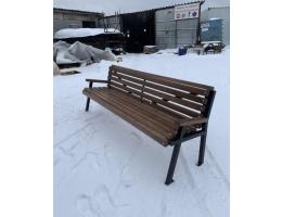 Металлическая скамейка МОН с подлокотниками